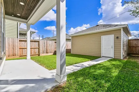 2523 S Houston Avenue Pearland TX 77581
