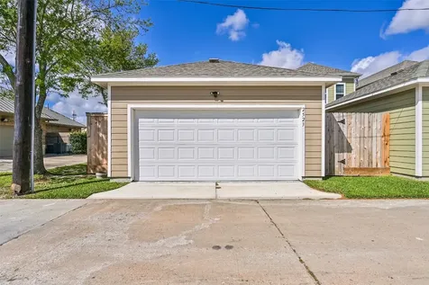 2523 S Houston Avenue Pearland TX 77581