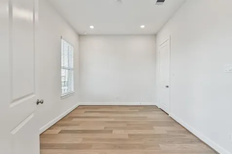2523 S Houston Avenue Pearland TX 77581