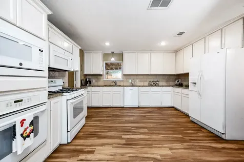 237 Mclemore Drive Alvin TX 77511