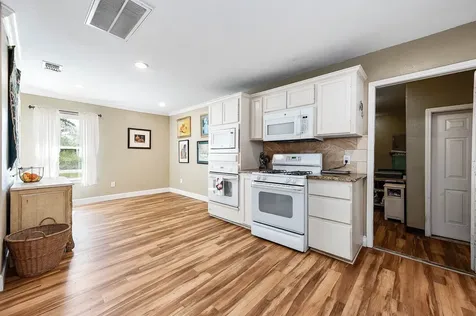 237 Mclemore Drive Alvin TX 77511