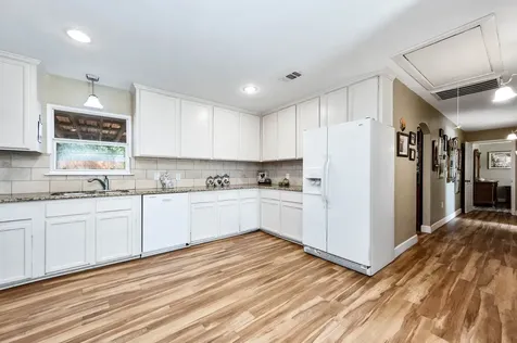 237 Mclemore Drive Alvin TX 77511