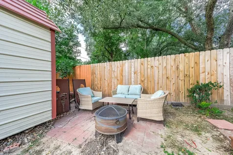 237 Mclemore Drive Alvin TX 77511
