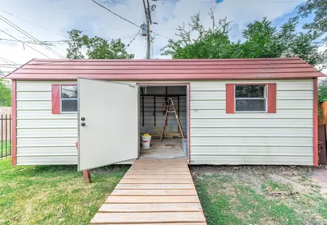 237 Mclemore Drive Alvin TX 77511