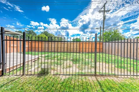 237 Mclemore Drive Alvin TX 77511