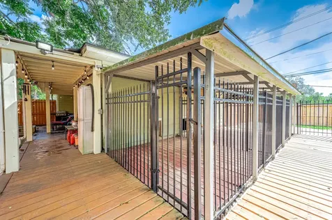 237 Mclemore Drive Alvin TX 77511