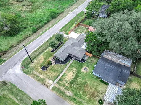 237 Mclemore Drive Alvin TX 77511