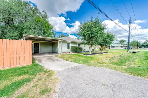 237 Mclemore Drive Alvin TX 77511