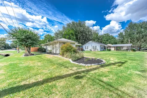 237 Mclemore Drive Alvin TX 77511