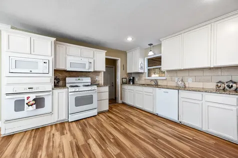 237 Mclemore Drive Alvin TX 77511