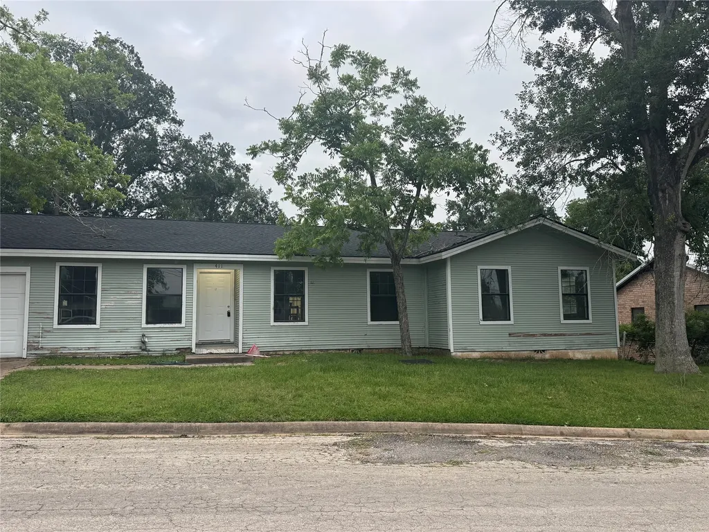 411 N Baron Street Bellville TX 77418