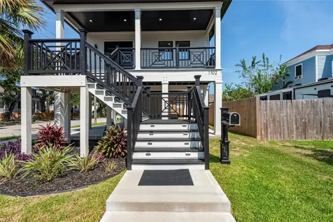 1102 36th Street Galveston TX 77550