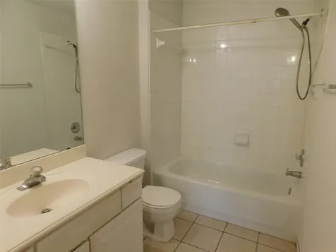 2710 Grants Lake Boulevard J2 Sugar Land TX 77479