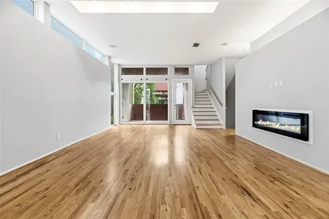 1107 W 17th Street Houston TX 77008