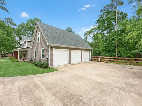 210 Creekside Drive Magnolia TX 77354