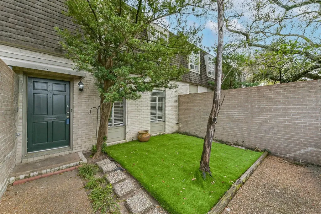 815 S Ripple Creek Drive 4 Houston TX 77057