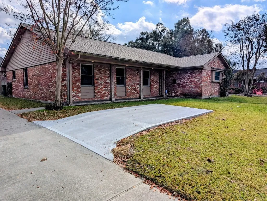 5211 W Bellfort Avenue Houston TX 77035