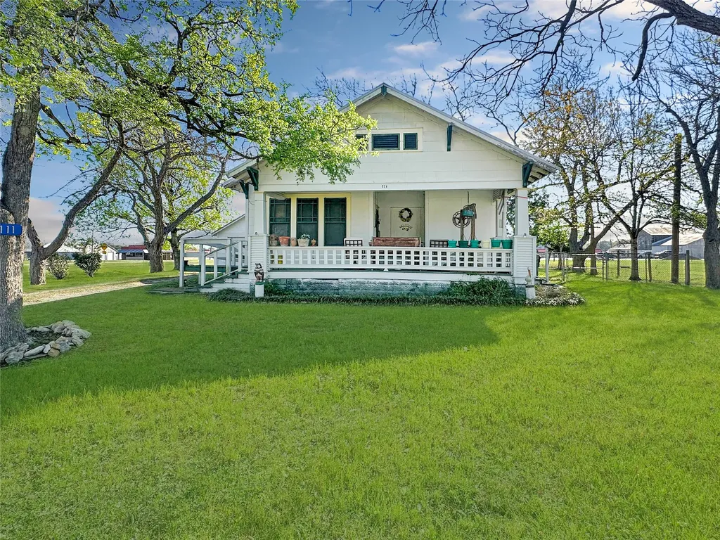 111 S Mill Street Flatonia TX 78941