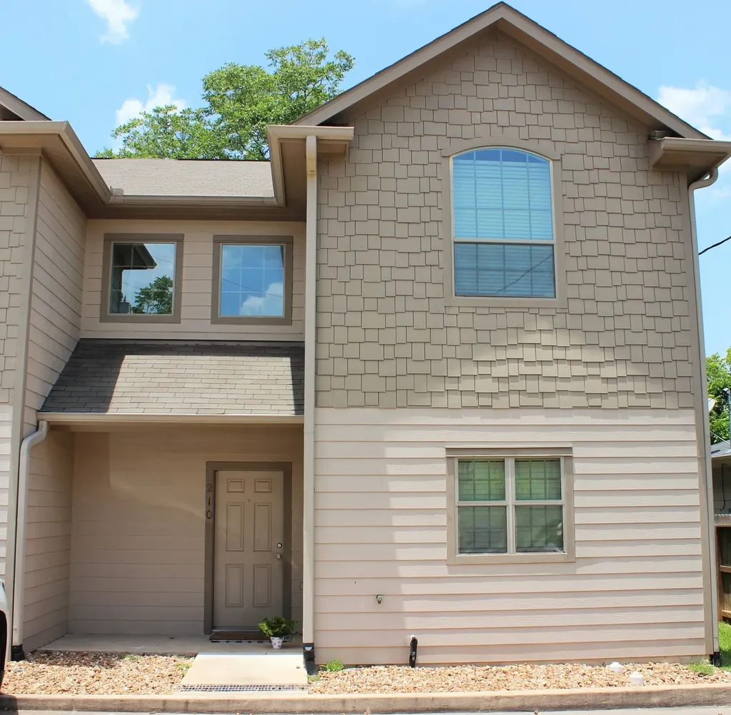 210 S Tesch Street Bellville TX 77418