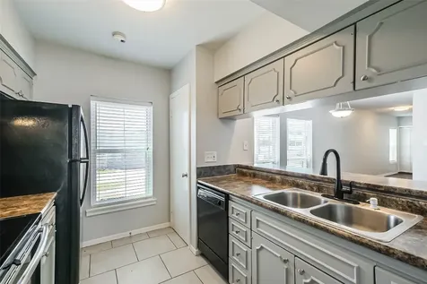 5922 Fairdale Lane B Houston TX 77057