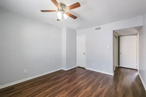 5922 Fairdale Lane B Houston TX 77057