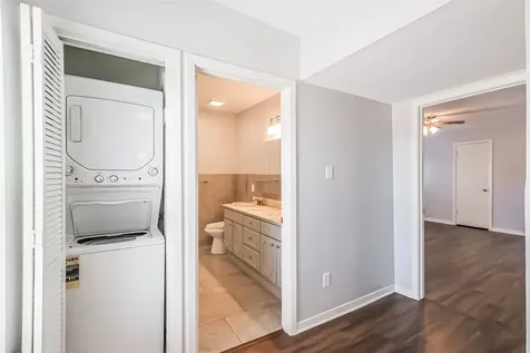 5922 Fairdale Lane B Houston TX 77057