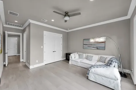 22 Lakeside Cove The Woodlands TX 77380