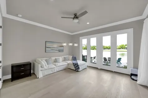 22 Lakeside Cove The Woodlands TX 77380
