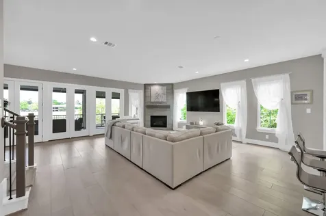 22 Lakeside Cove The Woodlands TX 77380
