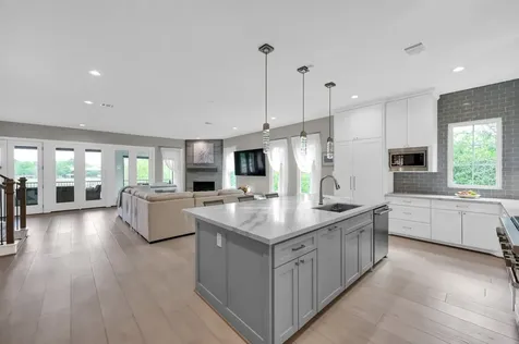 22 Lakeside Cove The Woodlands TX 77380
