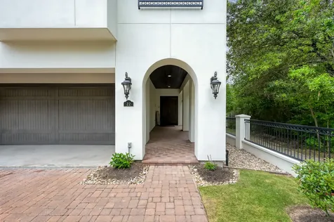 22 Lakeside Cove The Woodlands TX 77380