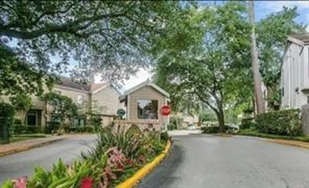 2100 Tanglewilde Street 203 Houston TX 77063