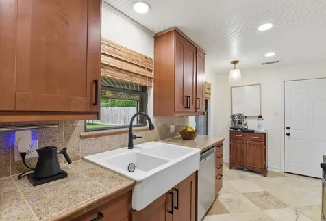 5325 Nina Lee Lane Houston TX 77092