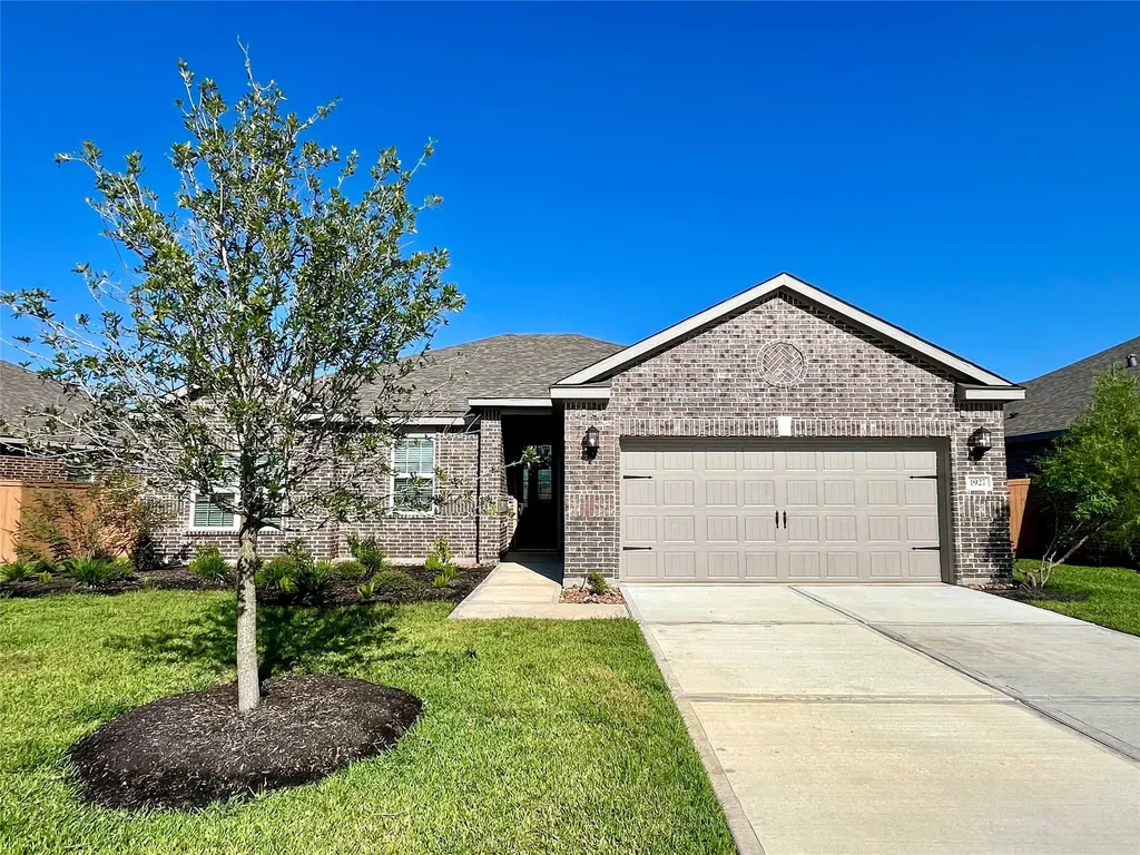 1927 June Lake Lane Iowa Colony TX 77583