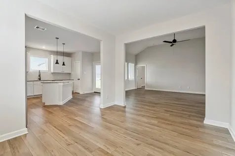 1927 June Lake Lane Iowa Colony TX 77583