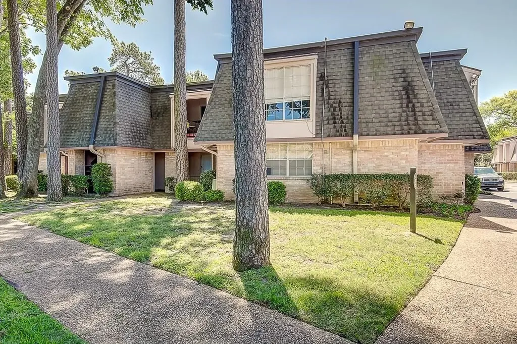 12633 Memorial Drive 4/25 Houston TX 77024