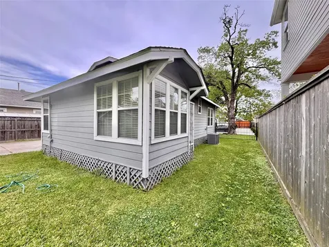805 Tabor Street Houston TX 77009