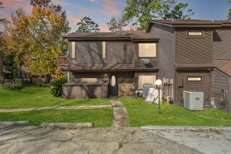 200 Fountain Lake 132 Livingston TX 77351
