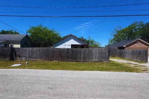 1462 Wall Street Beaumont TX 77701