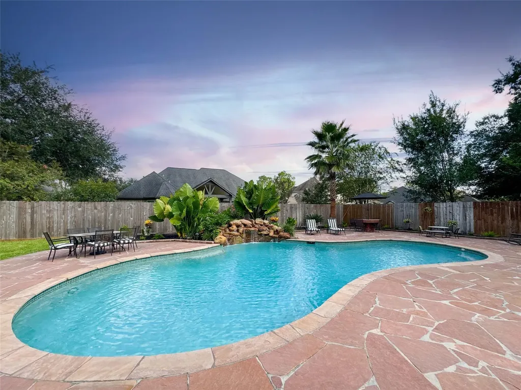 1501 W Castlewood Avenue Friendswood TX 77546