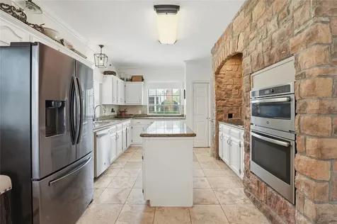 1501 W Castlewood Avenue Friendswood TX 77546