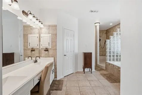 1501 W Castlewood Avenue Friendswood TX 77546