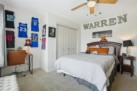 1501 W Castlewood Avenue Friendswood TX 77546