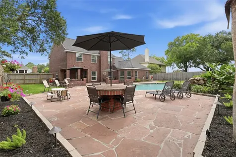 1501 W Castlewood Avenue Friendswood TX 77546