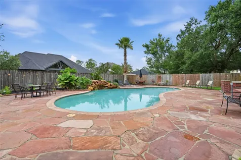 1501 W Castlewood Avenue Friendswood TX 77546