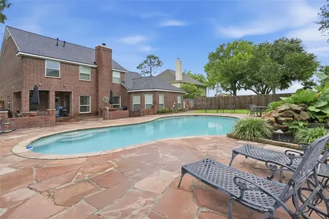 1501 W Castlewood Avenue Friendswood TX 77546
