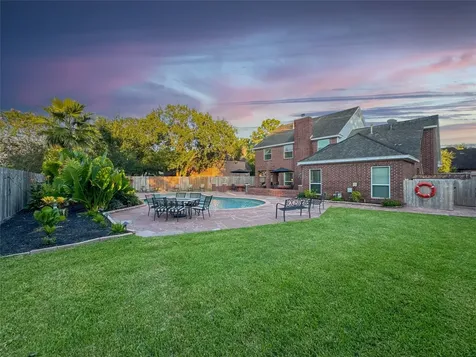 1501 W Castlewood Avenue Friendswood TX 77546