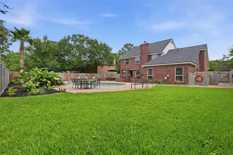 1501 W Castlewood Avenue Friendswood TX 77546