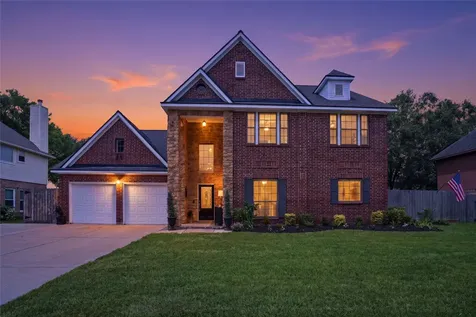 1501 W Castlewood Avenue Friendswood TX 77546
