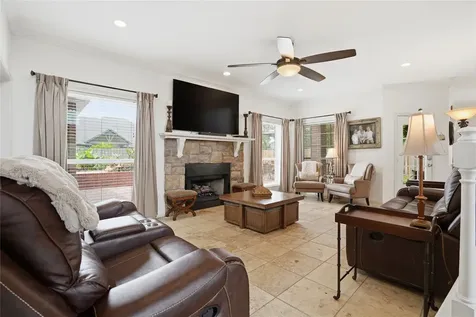 1501 W Castlewood Avenue Friendswood TX 77546
